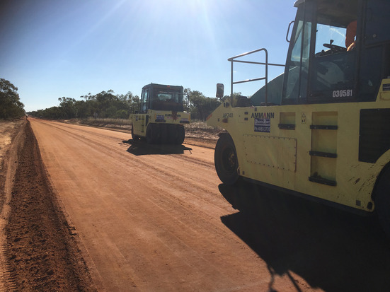 PolyCom soil stabilisation_Lou Lou Park Road_Rolling surface.JPG PolyCom soil stabilisation_Lou Lou Park Road_Rolling surface.JPG